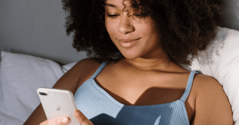 How To Ask A Girl Out Over Text (With Success)